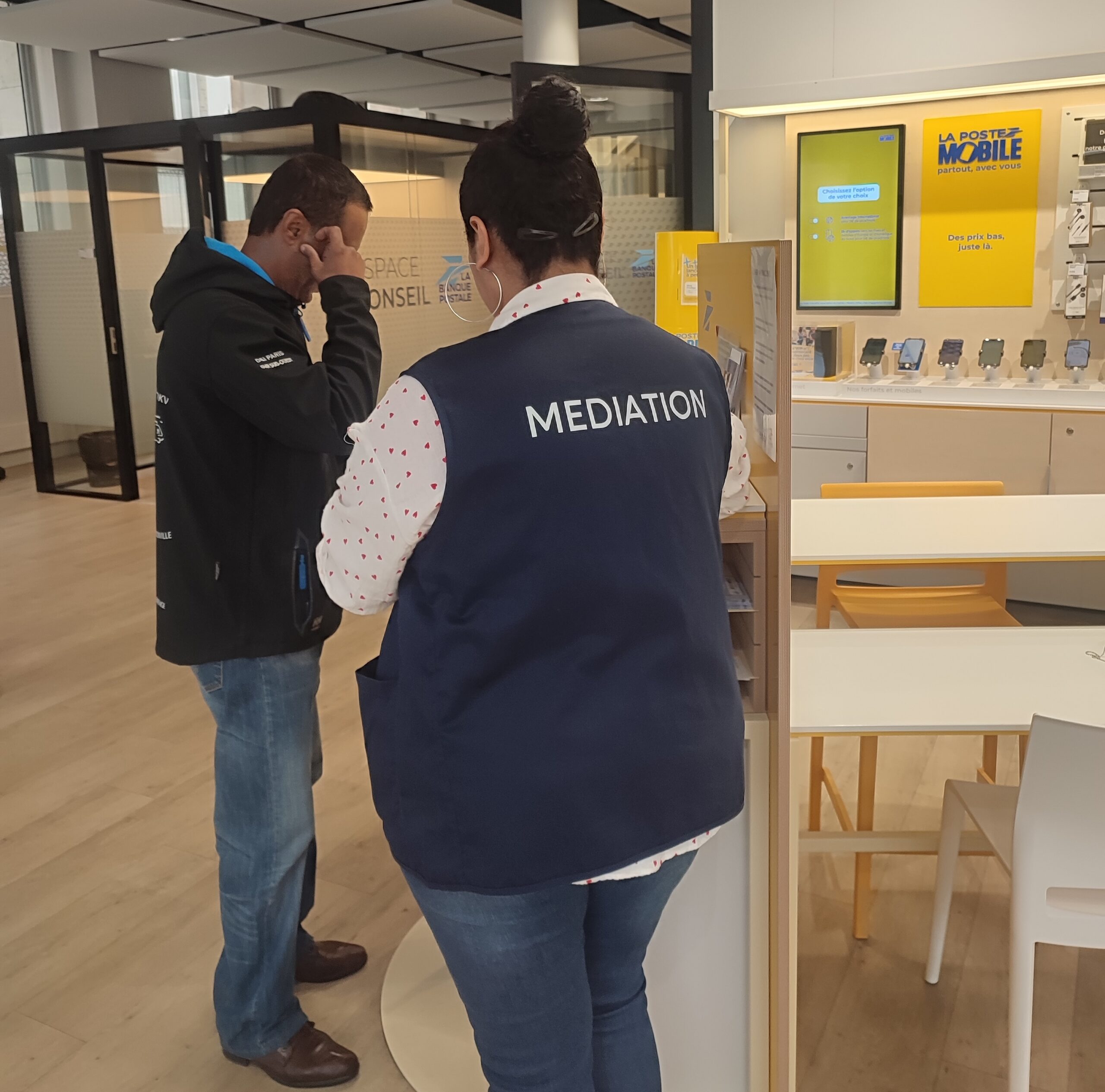 Surveillance de l'esplanade.